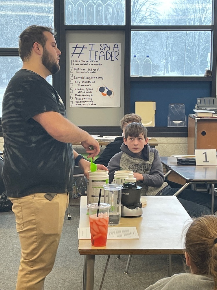 6th graders learning about healthy smoothies 